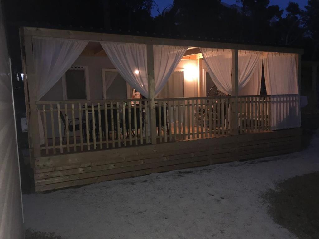 Oaza Mira Mobile Houses - Camp Basko Polje #Bestoffer Baška Voda Екстериор снимка